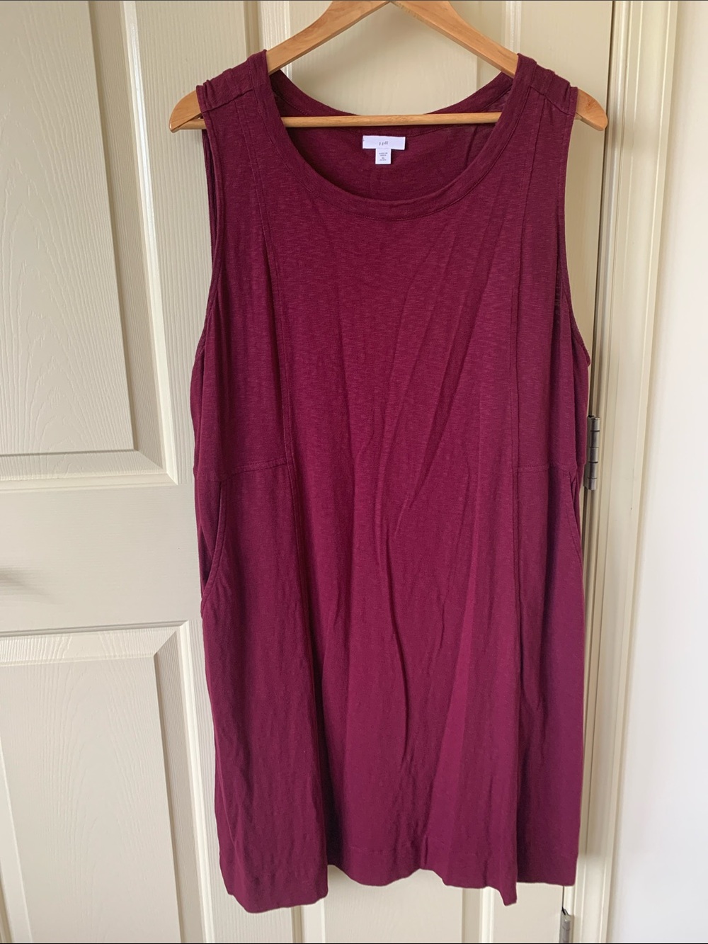 Sleeveless petite dress-Burgundy